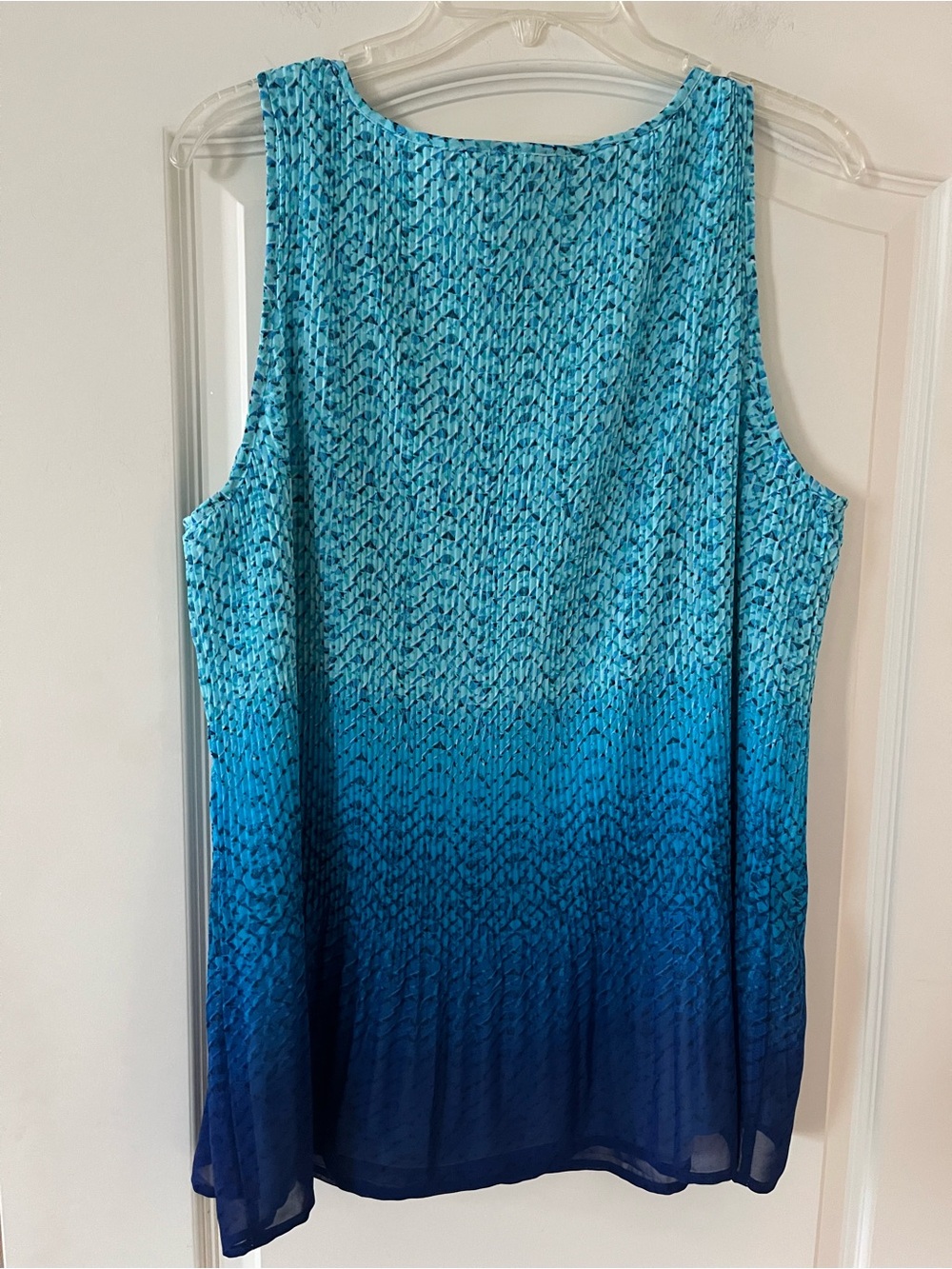 Roz & Ali Textured Royal Blue Ombre V-Neck Sleeveless Blouse Size XL - Picture 4 of 14